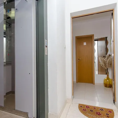 Spacious Smile With Terrace And Secure Garage