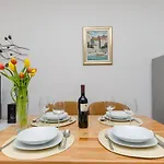 Smile With Secure Private Garage Apartman
