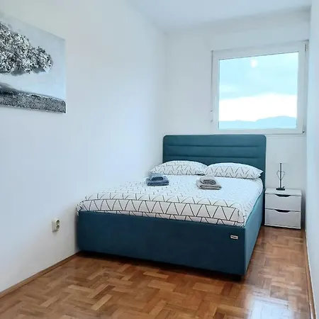 Spacious Smile With Terrace And Secure Garage Apartment *