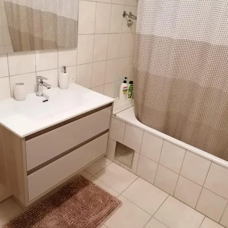Smile With Secure Private Garage Apartman