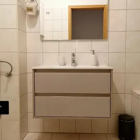 Smile With Secure Private Garage Apartman *
