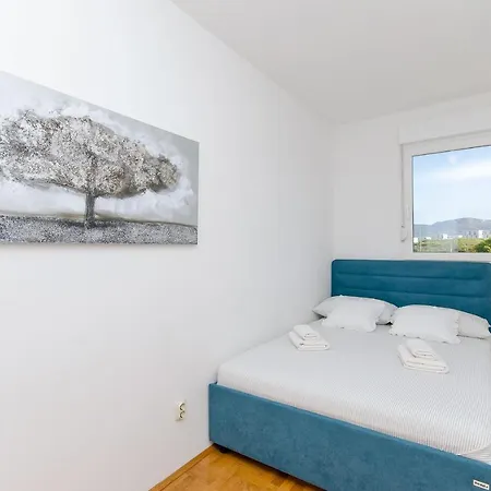 Two Bedroom Apartment Smile With Spacious Terrace And Secure Private Garage Сплит