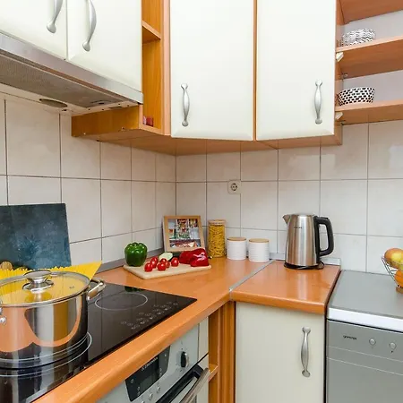 公寓 Two Bedroom Smile With Spacious Terrace And Secure Private Garage *
