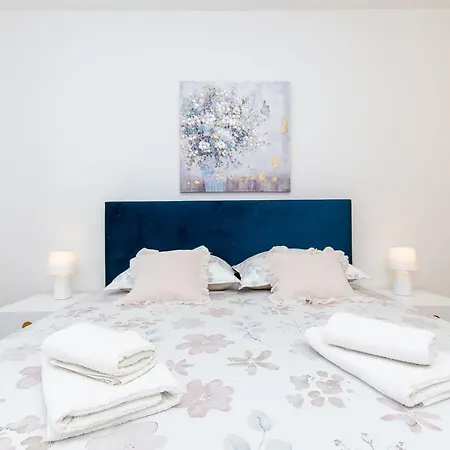 Two Bedroom Smile With Spacious Terrace And Secure Private Garage * 斯普利特