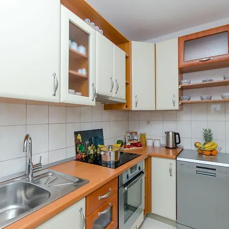 公寓 Two Bedroom Smile With Spacious Terrace And Secure Private Garage *