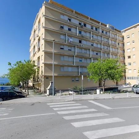 Spacious Smile With Terrace And Secure Garage Split