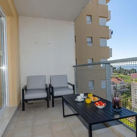 公寓 Two Bedroom Smile With Spacious Terrace And Secure Private Garage *