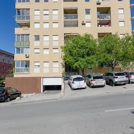 Apartman Smile With Secure Private Garage Split