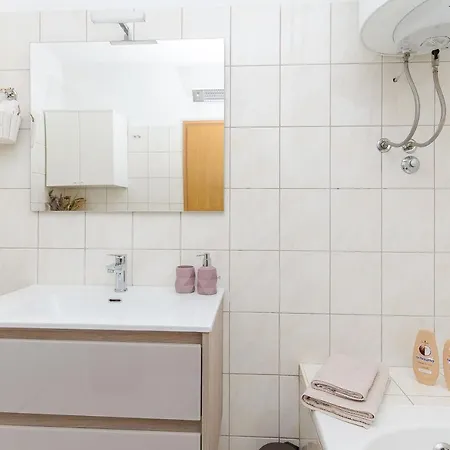 Smile With Secure Private Garage Appartement *