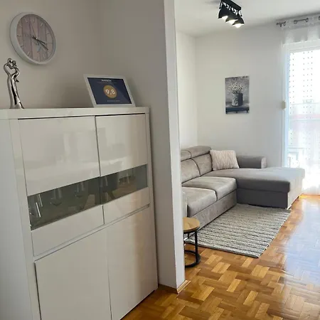 Apartman Smile With Secure Private Garage *