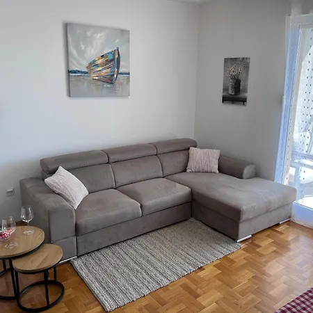 Apartman Smile With Secure Private Garage Split