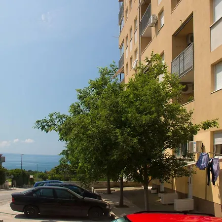 Two Bedroom Smile With Spacious Terrace And Secure Private Garage *