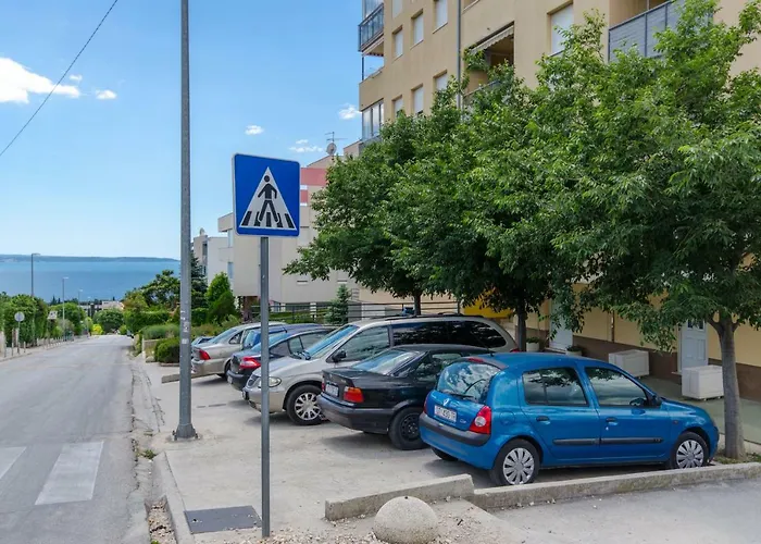 Smile With Secure Private Garage *