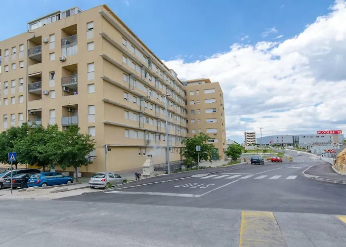 Smile With Secure Private Garage Διαμέρισμα Σπλιτ